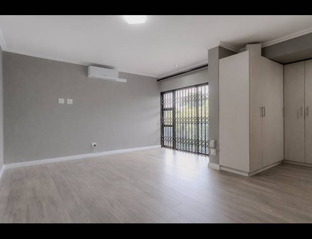 6 BEDROOM FREEHOLD FOR SALE IN BRYANSTON